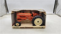 Allis Chalmers D-19 Tractor 1/16