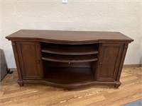 Oak TV Stand w/ 2 Shelves & 2 Side Cabinets 4’8”x
