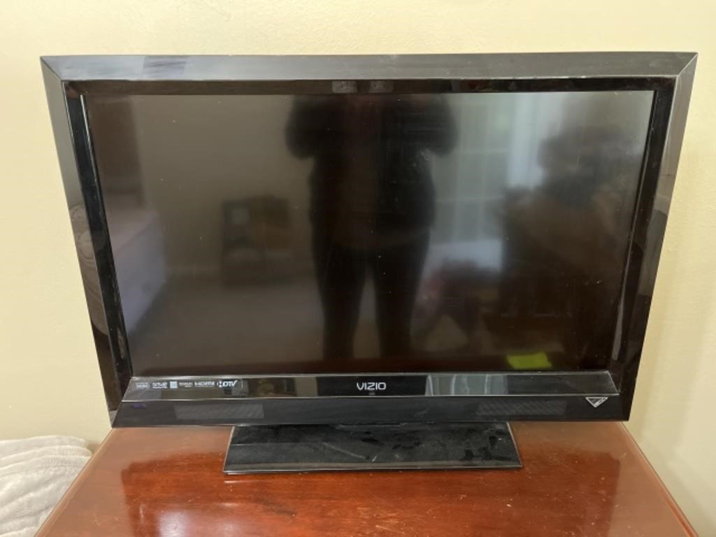 Vizio 32” TV Model E321VL