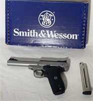 Smith & Wesson SW22 Victory