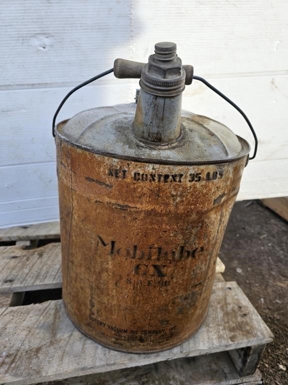 Vintage Mobil Gas Can