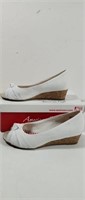 American Eagle White Denim Kendal Wedge Size 2