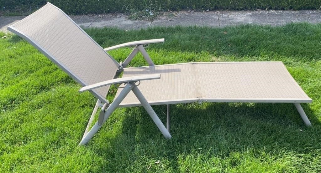 Foldable Chaise Lounge