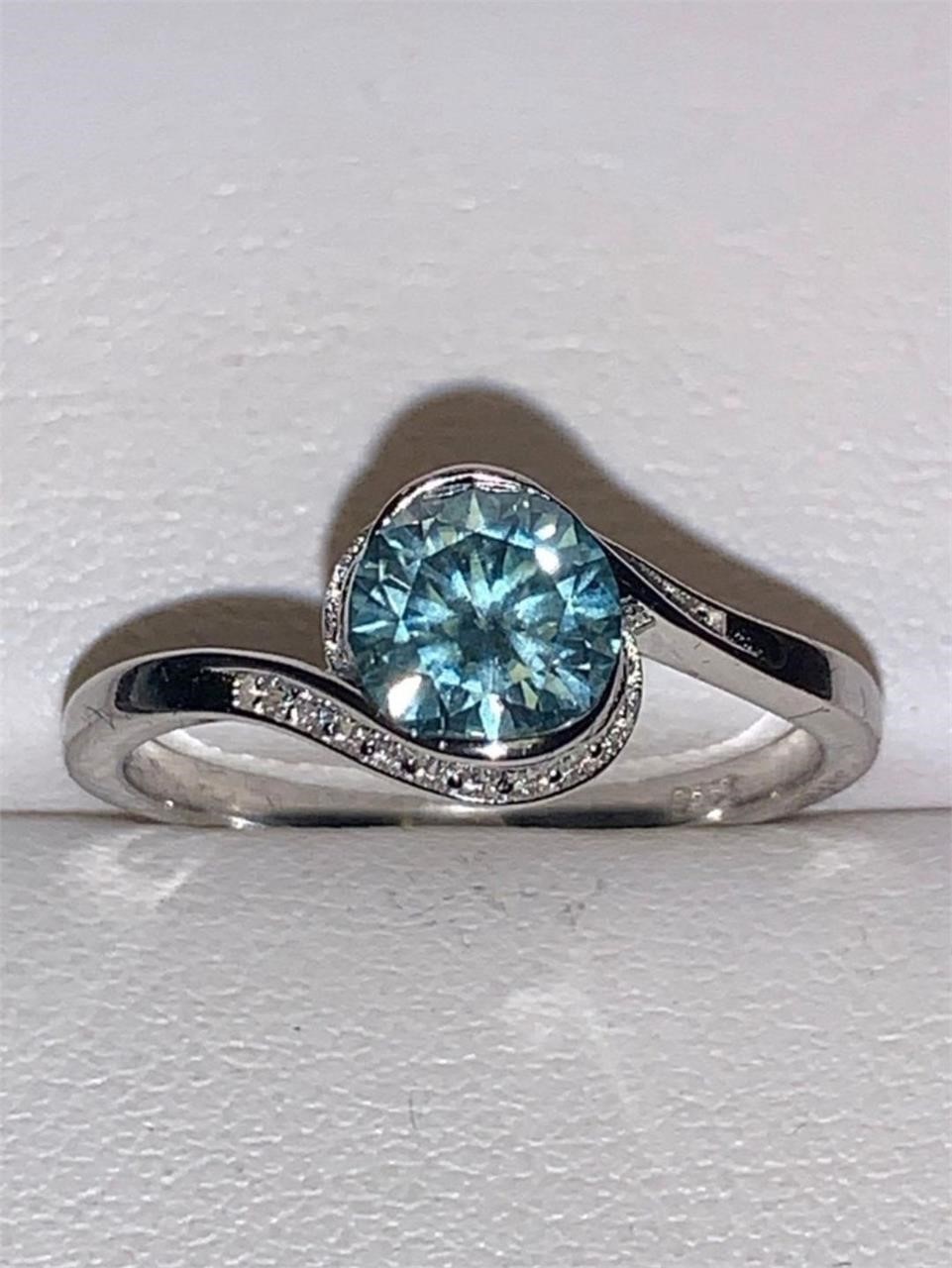 Appraised ($985) Gemstone ring (moissinite)