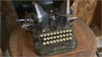 Antique Oliver No. 5 Standard Typewriter w/ Case