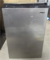 (CY) Magic Chef 4.4 Cu Ft Mini Fridge