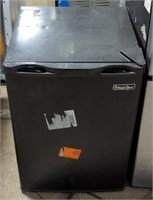 (CY) Magic Chef 2.6 Cu Ft Mini Fridge