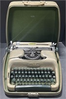 (AA) Vtg. Voss Typewriter 14”