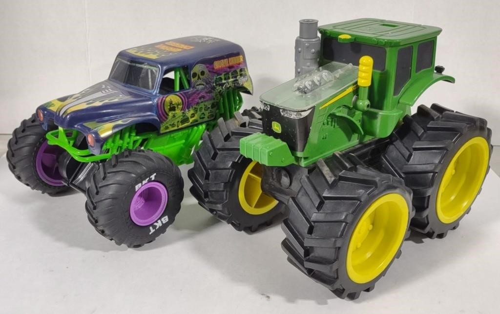 (AA) Monster Jam Grave Digger RC Car