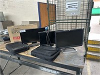 4 LCD Computer Monitors & 2 Laptop Carry Bags