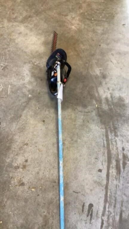 Black And Decker 16 in Hedge Trimmer With Pole