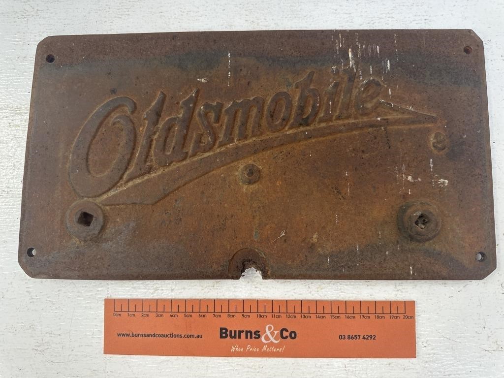 Early OLDSMOBILE Cast Plate 330x180