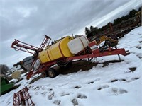 Century 1000 Gal. Sprayer with Booms & Tandem Tire