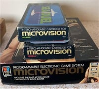 1980 MILTON BRADLEY MICROVISION GAME W/ CARTRIDGES