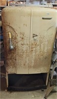 VINTAGE WESTINGHOUSE REFRIGERATOR