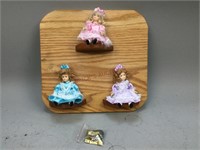 Wooden Doll Shelf & Dolls