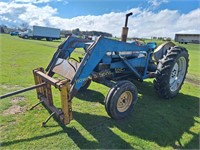 Ford 4000 D Tractor w/ Loader & Bale Spear