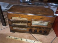 Vintage Motorola Counter Top Radio