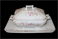 covered casserole & underplate
