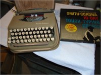 Smith Corona manual type writer