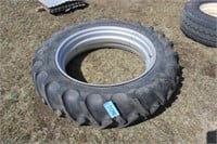 IH M 15.5 x 38 Tire & Rim #