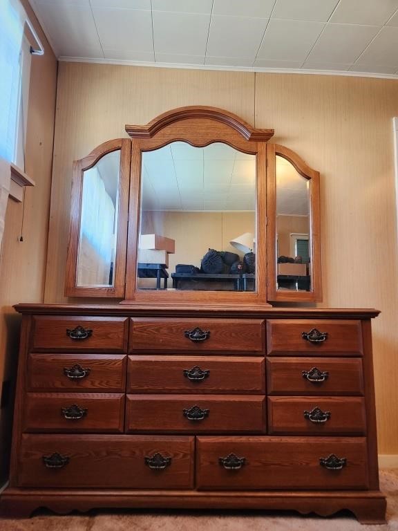 6 Drawer Dresser w/Mirror