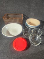 Pyrex 2 cup glass dishes, Pyrex 4 cup glass dish
