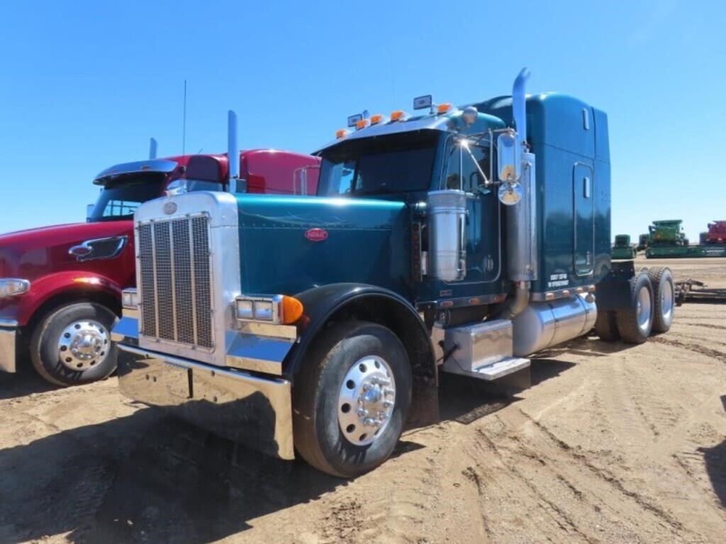 2001 Peterbilt 379 Semi #