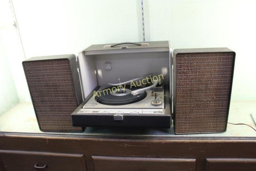 VINTAGE GE SOLID STATE 300 PORTABLE RECORD PLAYER