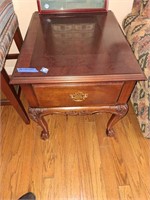 WOOD SIDE TABLE WITH DRAWER