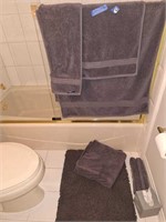 GRAY TOWELS & ACCES