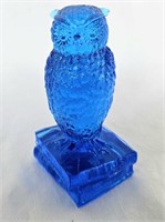 Begenhart Blue Owl on Books Glass Small 3"