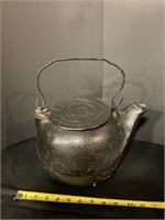 Cast iron kettle with handle