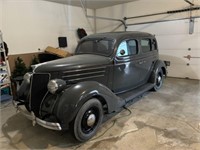 1936 Ford Sedan