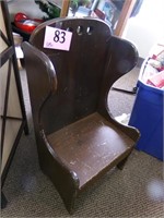 CHILDS WOODEN CHAIR