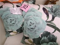 PAIR OF FLORAL THROW PILLOWS