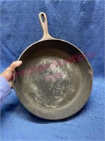 Unmarked Cast iron 12in skillet #10 USA