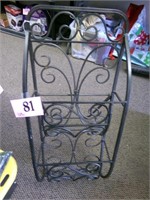 WIRE WALL HANGING BASKET/RACK