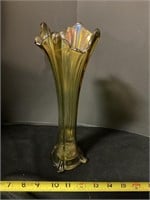 Vintage vase,one leg is broken