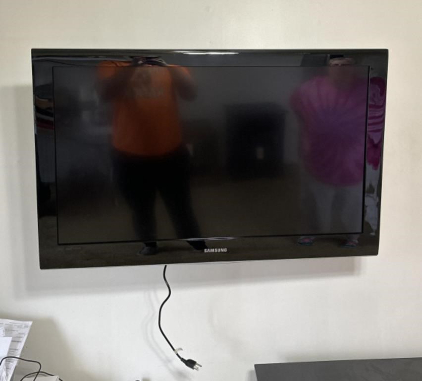 Samsung 40" LCD TV , 1080p