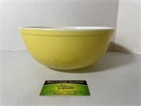 Pyrex yellow Mixing bowl