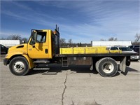 2004 International 4300 DT 466 flat deck truck