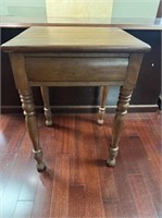 Antique  Early American1 drawer table