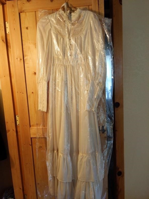 Vintage Handmade Wedding Dress (House)
