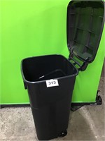 32 Gallon Outdoor Trash Can With Wheels and Lid