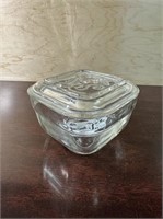 4" Ivy clear lidded refrigerator dish NO CHIPS