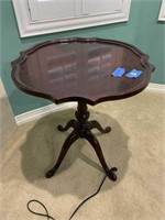 21.5 X 25" BROWN WOOD PEDESTAL SIDE TABLE