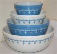 Vtg Pyrex 4pc Snowflake Garland Nesting Bowl Set