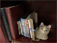 BOOKS & DVDS LAUGH IN WITH ONE CAT BOOKEND