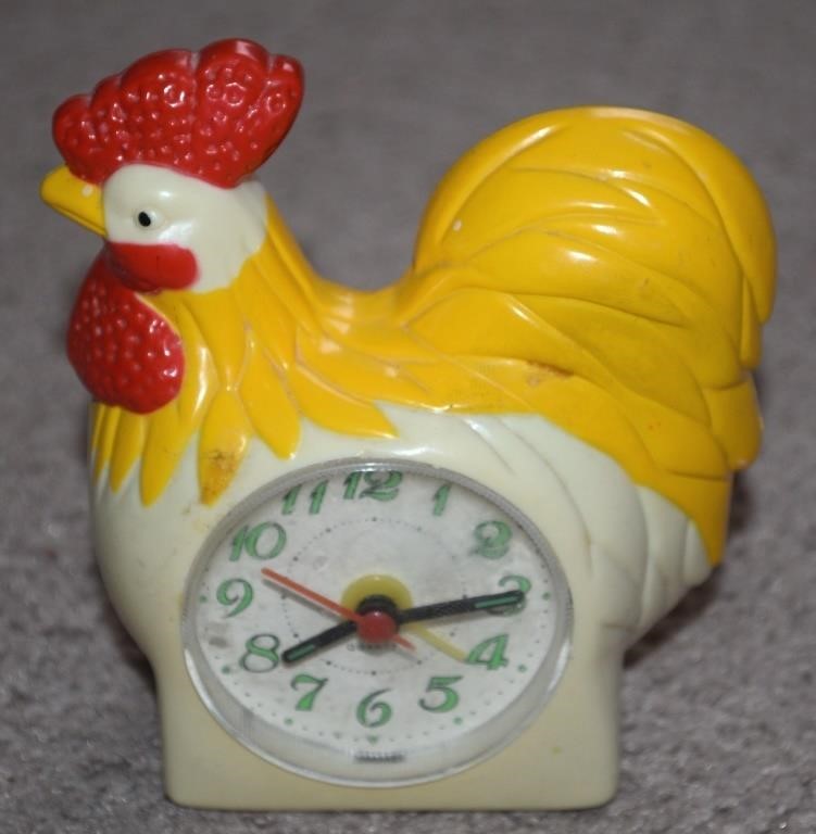 Vintage Rooster Chicken Battery Op Kitchen Clock